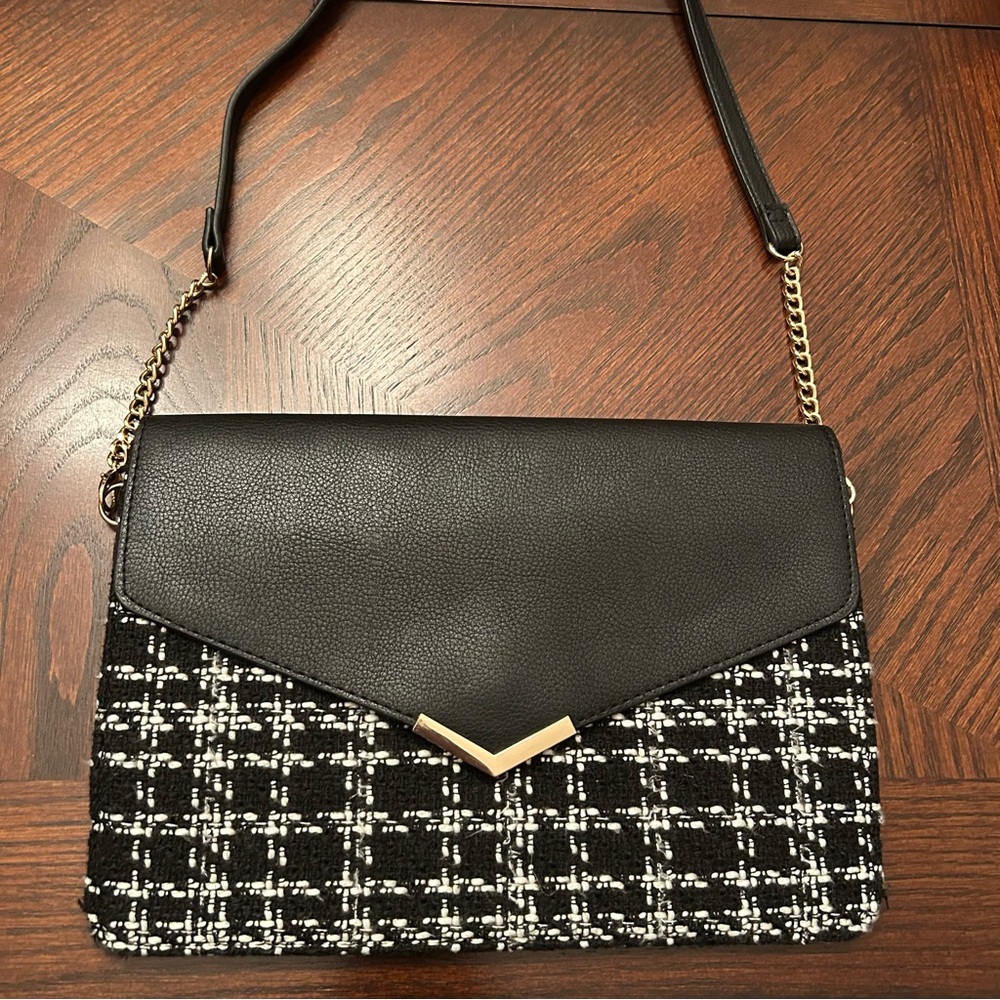 Ann Taylor black & white houndstooth plaid envelope crossbody